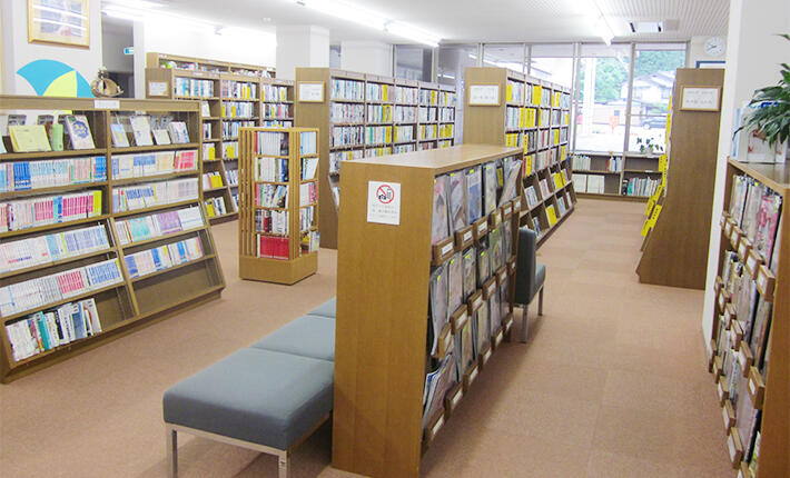 郡上市図書館 はちまん分館 内観